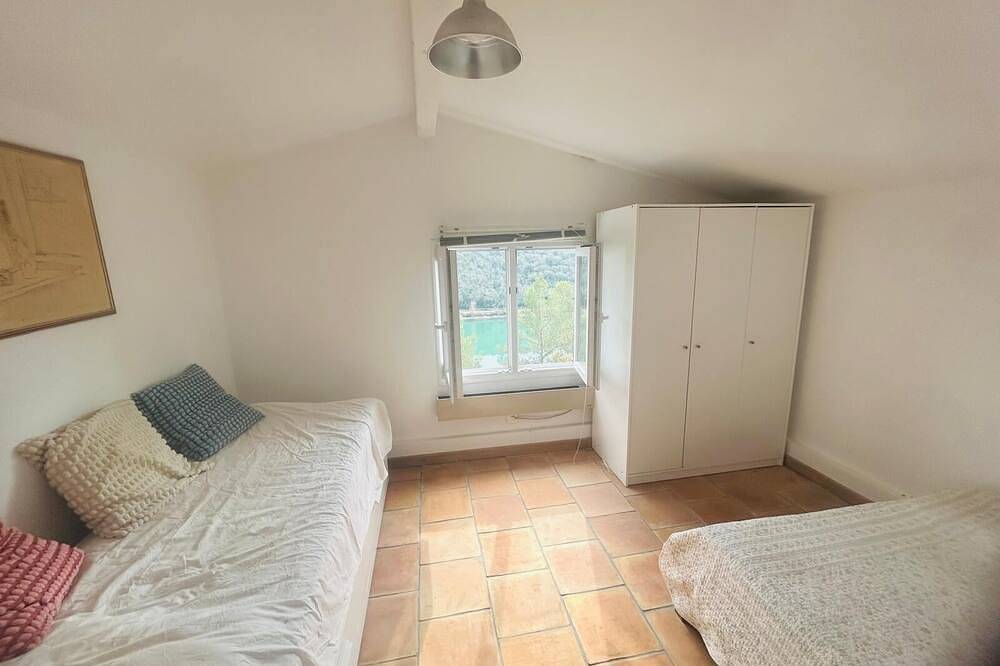 Charming house on Lake Carces in Carcès, Región Brignoles