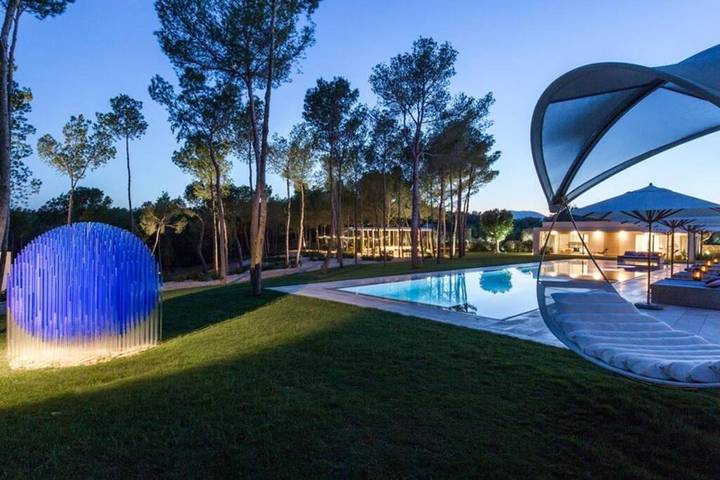 Ferienwohnung für 20 Personen, mit Terrasse und Whirlpool sowie Garten und Pool in Ibiza Stadt