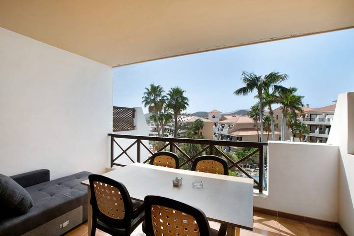 Appartement entier, Appartement de vacances 'Royal Park Albatros' avec piscine et Wi-Fi. in Las Adelfas, San Miguel de Abona