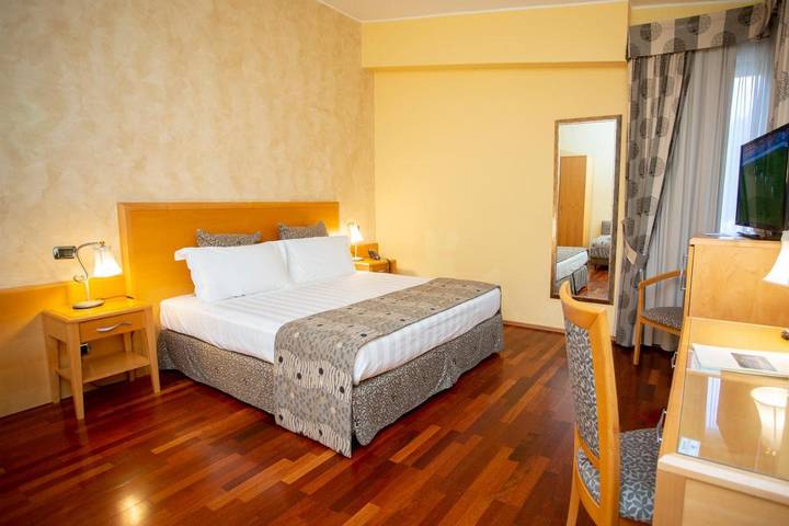 Hôtel pour 2 personnes, avec Terrasse ainsi que Jardin et Piscine dans Pergusa - 3