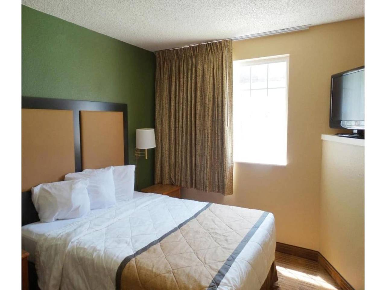 Entire apartment, Studio 6 Fishkill|King bed|Hearing Access|Kitchen in Fishkill, Dutchess County