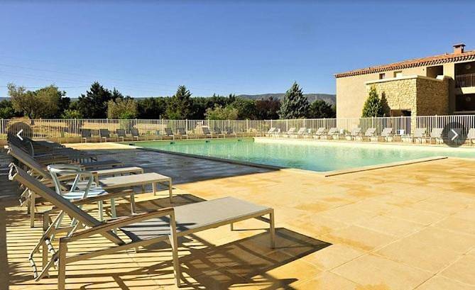 Gîte pour 4 personnes, avec jardin et piscine à Beaumettes