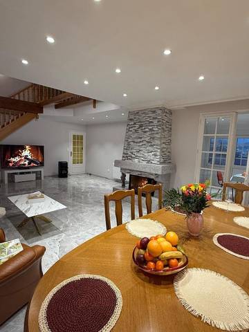 Gîte pour 20 personnes, avec jardin ainsi que sauna et vue, animaux acceptés à Hauteville-Lompnes