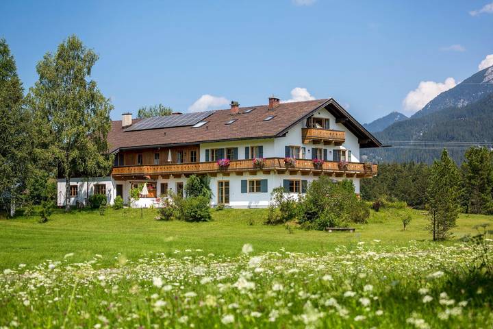Ferienwohnung für 6 Personen, mit Garten im Mittenwald