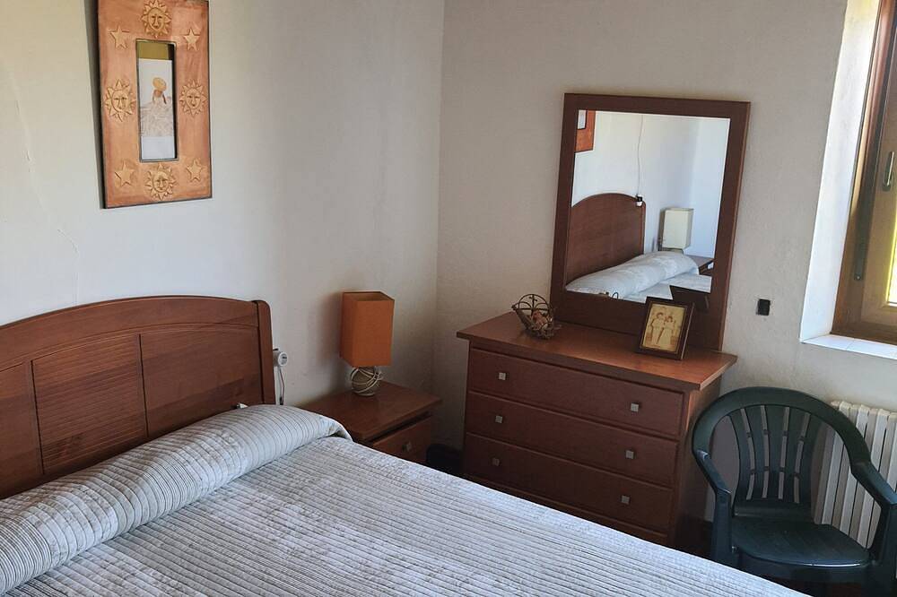 House 5 min from the beach, 15 min from Portugal. Sleeps 7. Rental p: <12 months in O Rosal, Pontevedra Provinz