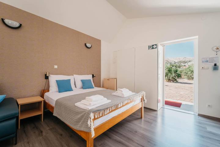 Entire apartment, Villa Vujeva 6 With seaview in Gradska plaža (Pag Town), Pag Town