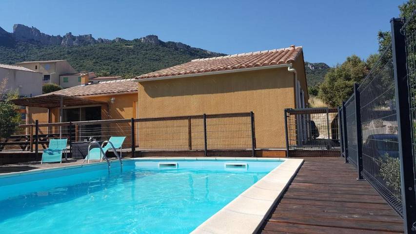 Location de vacances pour 3 personnes, avec jardin ainsi que piscine et vue, animaux acceptés à Duilhac-sous-Peyrepertuse - 3