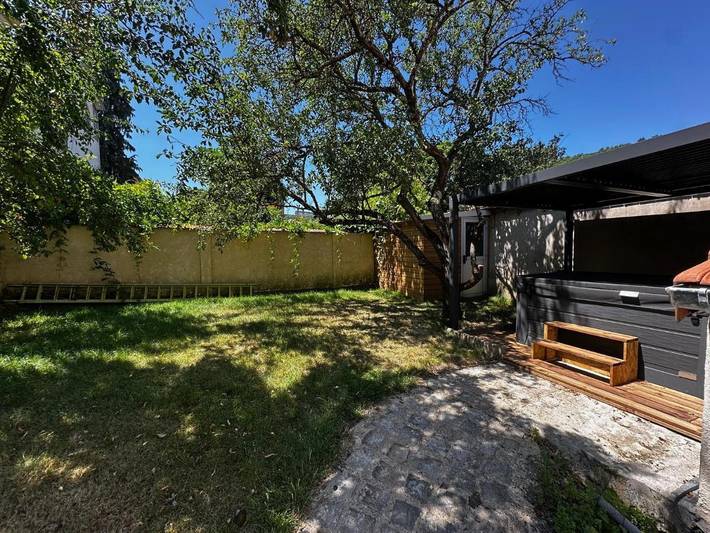 Chambre d’hôte pour 2 personnes, avec Terrasse et Jacuzzi ainsi que Jardin et Vue