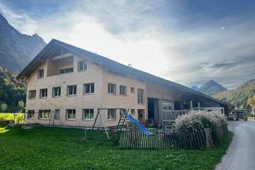 Ferienwohnung für 10 Personen, mit Garten und Balkon in Schnepfau