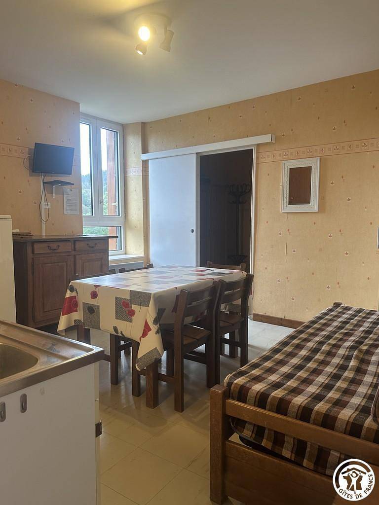 Ferienhaus mit Garten und Badewanne, 2km von L'Ain in Sonthonnax-la-Montagne, Nantua