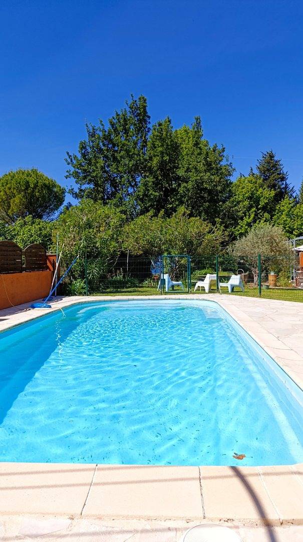 Gîte pour 5 personnes, avec piscine ainsi que terrasse et jardin à Althen-des-Paluds - 3