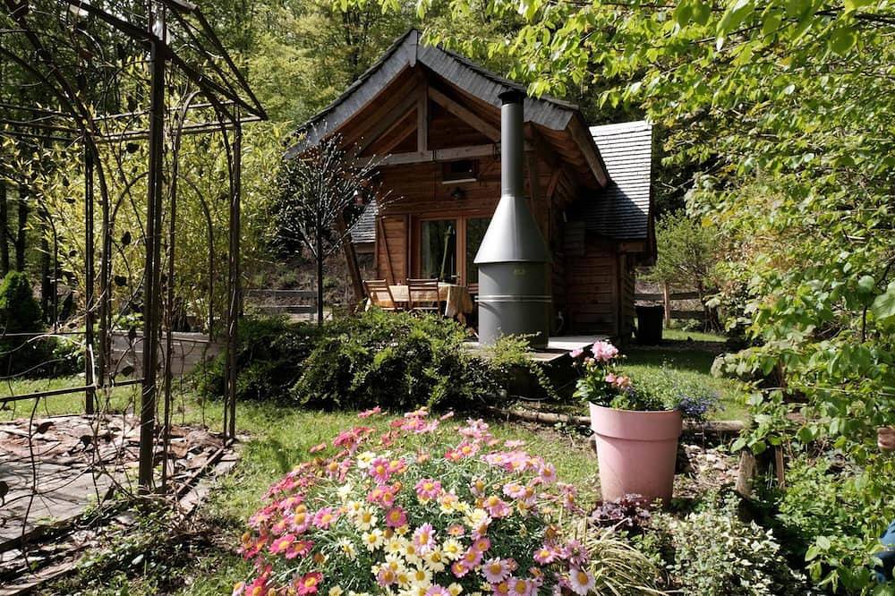 Entire apartment, Chalet des amoureux-nature lodging in the Vosges in Épinal, Épinal region