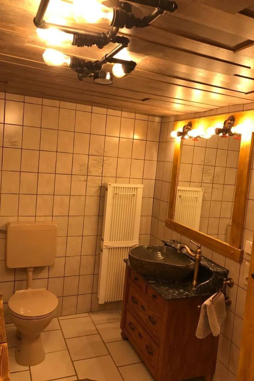 Gemütliches Reetdachhaus in Schleswig-Holstein in Neuendorf-Sachsenbande, Kreis Steinburg