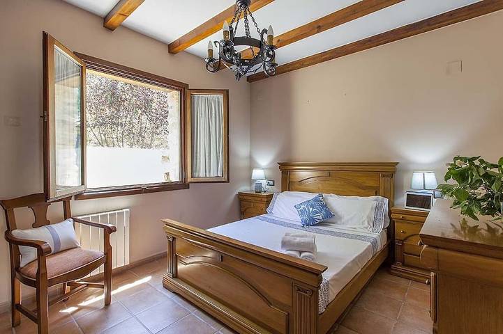 Apartamento entero, Villa Tamarit (Casa independiente, jardín y pisicina , hasta 12 personas) in Pedralba, Provincia de Valencia