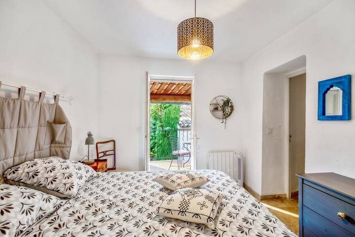 Charming House in Bonnieux with Terrace and Garden View in Bonnieux, Parc naturel régional du Luberon