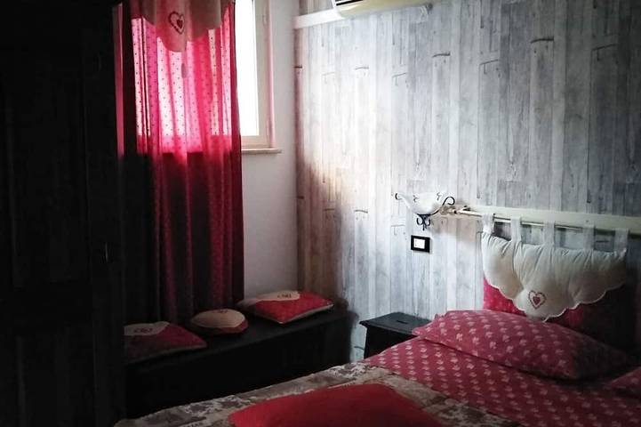 Nice one bedroom apartment with kitchenette and toilet, five beds in Fiumicino, Rome Province