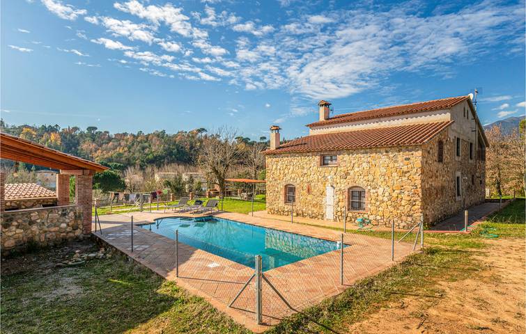 Retiro junto a la piscina cerca de Breda (España) in Riells i Viabrea, Provincia de Gerona