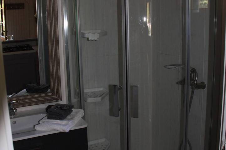 Gîte pour 4 personnes, avec piscine ainsi que terrasse et jardin à Le Puy-Sainte-Réparade - 3