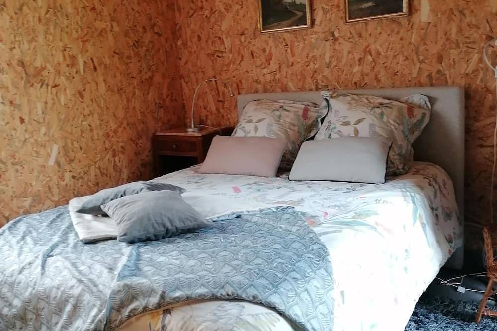 Appartement entier, Eco-friendly cottage private pool heated all year round in Sainte-Marguerite-d'Elle, Région de Bayeux