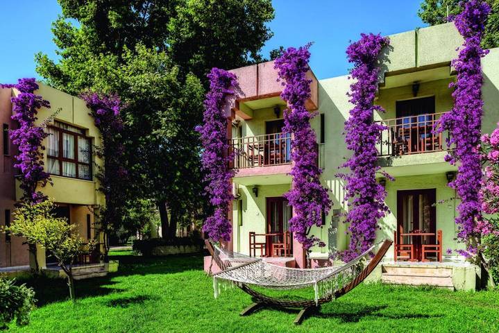 Resort para 3 personas, con jardín además de sauna y piscina, Se admiten mascotas - 1