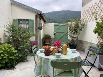 Gîte pour 4 personnes, avec jardin et terrasse à Saurat