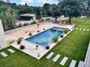 Gîte pour 2 personnes, avec vue ainsi que jardin et piscine à Aubais