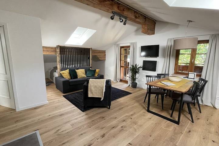 Bauernhof für 4 Personen, mit Balkon und Whirlpool sowie Garten in Marquartstein