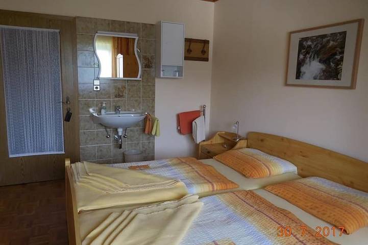 Ganze Wohnung, Doppelzimmer mit Dusche, Wc - Angelika Zischmayer in Mariahof, Lavanttaler Alpen