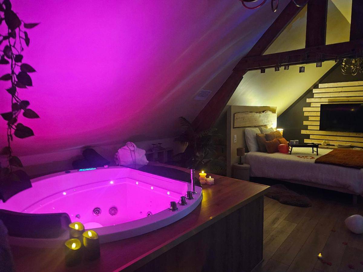 Appartement entier, Le Chalet, Escapade Spa & Jacuzzi Privé proche Lille in La Bassée, Région de Lille
