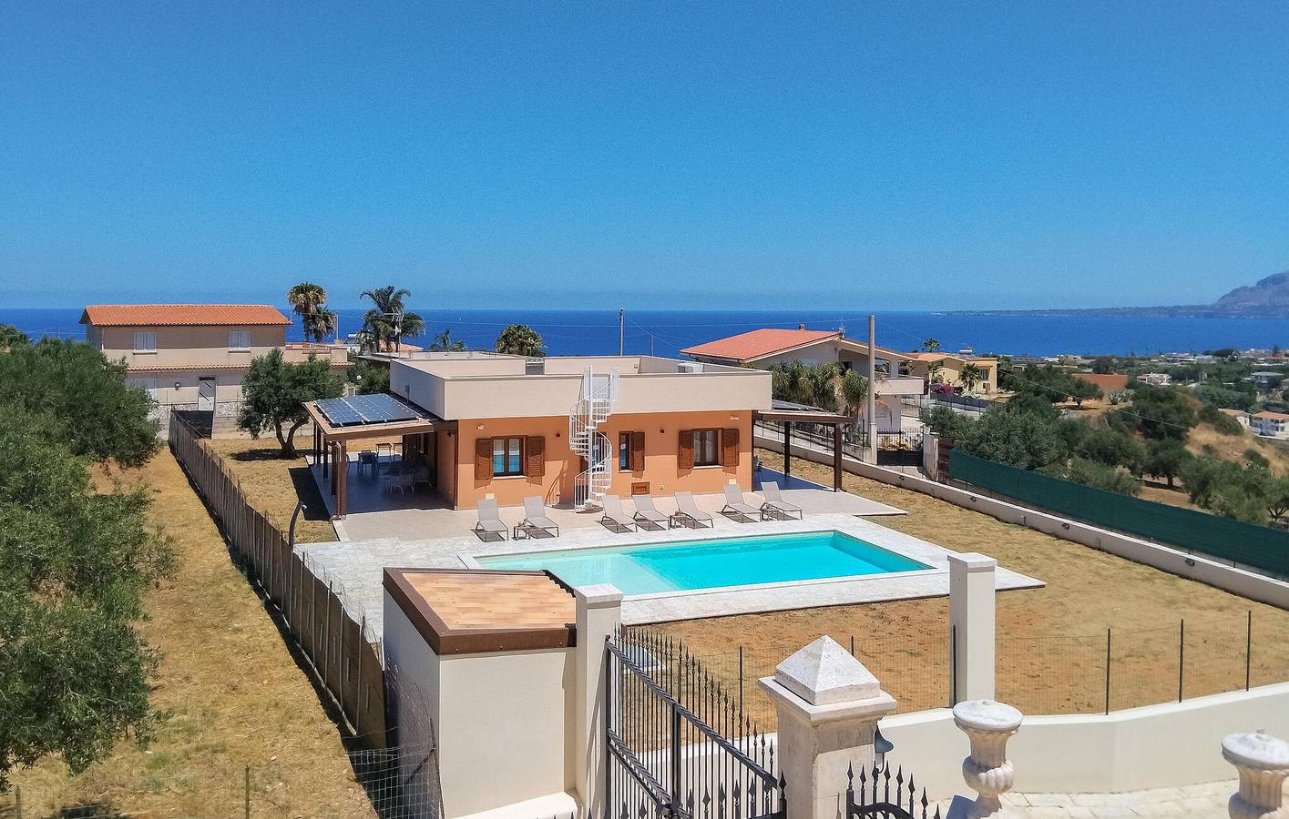 Appartamento vista mare con piscina, WiFi, parcheggio - 2.5km dalla spiaggia di Balestrate in Balestrate, Provincia di Palermo