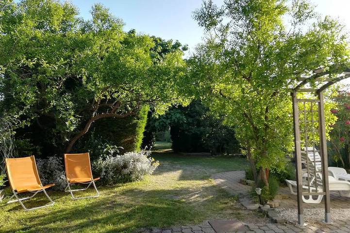 Location de vacances pour 5 personnes, avec Terrasse et Jardin à Port-Saint-Louis-du-Rhône