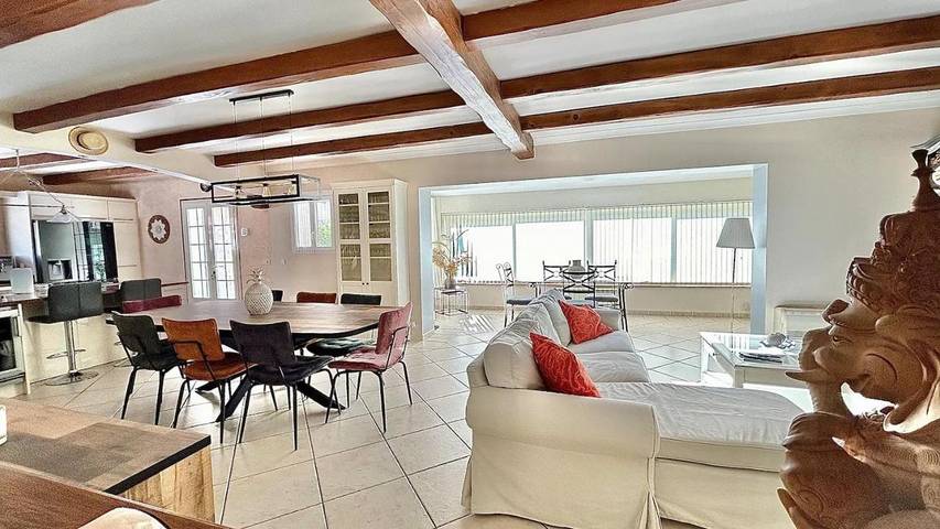 Location de vacances pour 8 personnes, avec vue ainsi que piscine et jardin à Forcalqueiret - 2