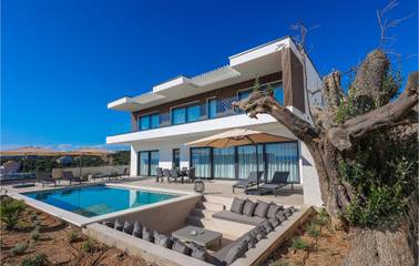 Ferienhaus für 10 Personen, mit Sauna und Terrasse sowie Pool in Novalja