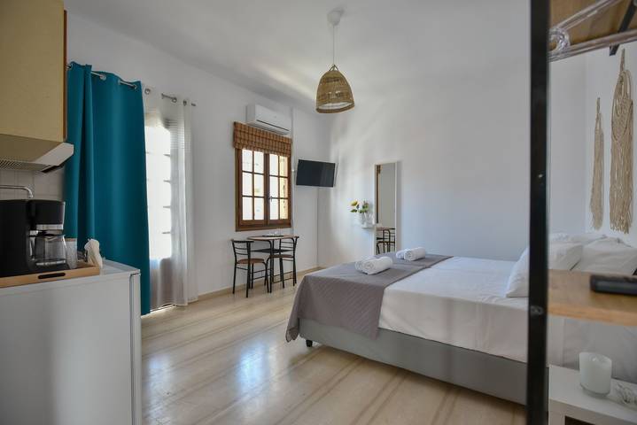 Gîte pour 2 personnes, avec jardin et balcon, adapté aux familles dans Agia Pelagia - 3