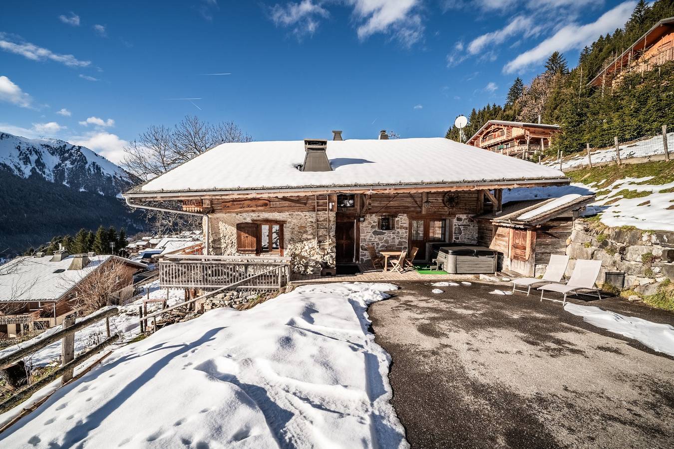 Chalet 'La Ferme De La Vora' mit Bergblick, privater Terrasse und Wlan in Châtel, Les Portes du Soleil