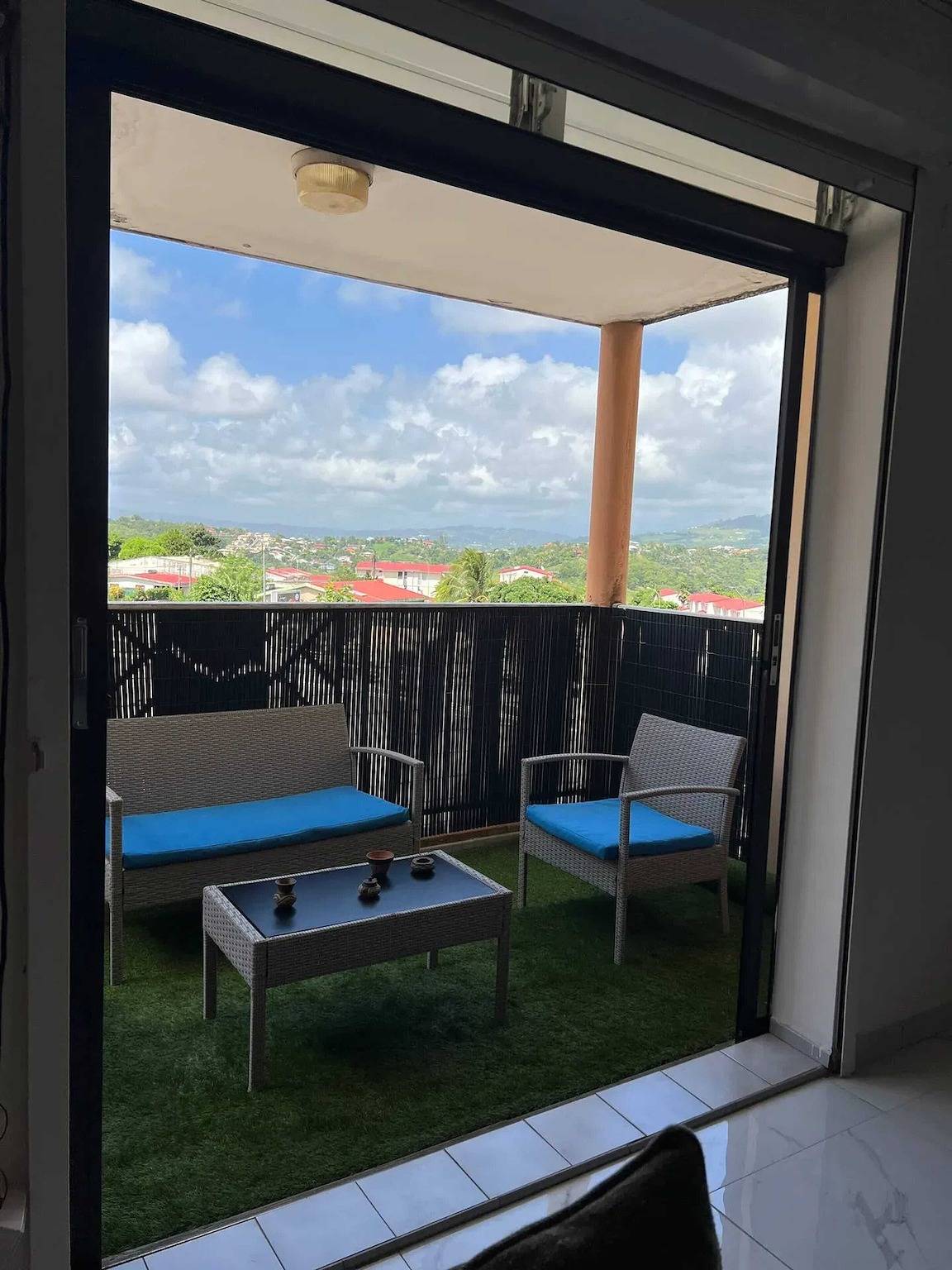 Entire apartment, Cozy Apartment in Ducos, 55 m² with Terrace in Dikos, Martinique