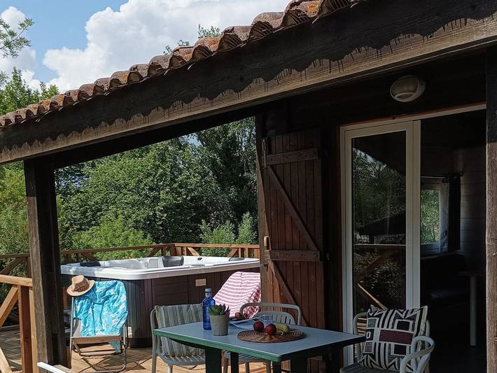 Gîte pour 4 personnes, avec piscine et terrasse à Villegly