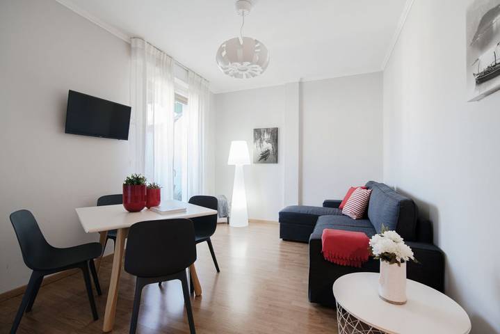 Gîte pour 4 personnes, avec balcon/terrasse ainsi que jacuzzi et balcon, animaux acceptés à Côme - 2