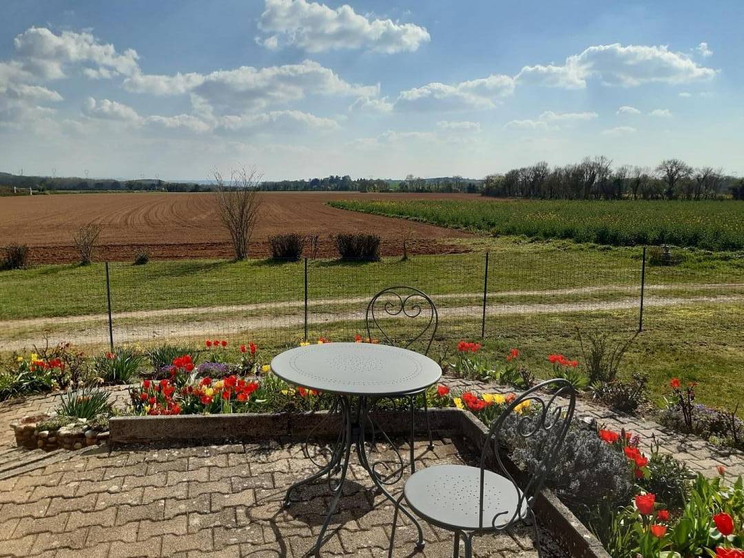 Gîte voor 4 personen met terras in Charvieu-Chavagneux, Vienne en omgeving