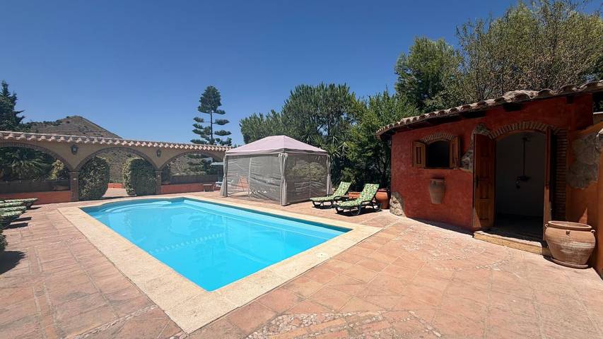 Holiday Home 'Casa Montes' with Lake View, Wi-Fi and Air Conditioning in Viñuela, Cordillera Penibética