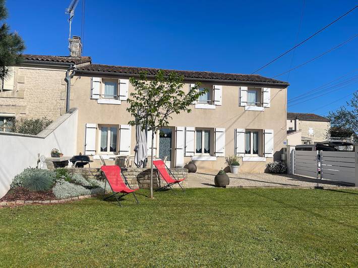 Gîte pour 8 personnes, avec terrasse et jardin
