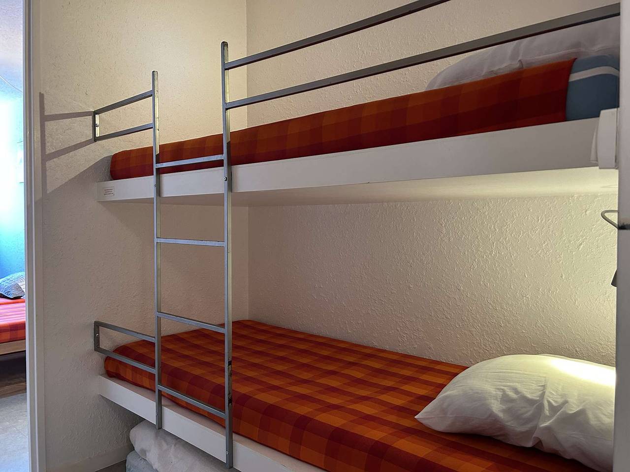 Appartement entier, Appartement Montgenèvre: 6 pers, 2 ch + coin montagne, balcon, parking, prox commerces in Montgenèvre, Région de Briançon