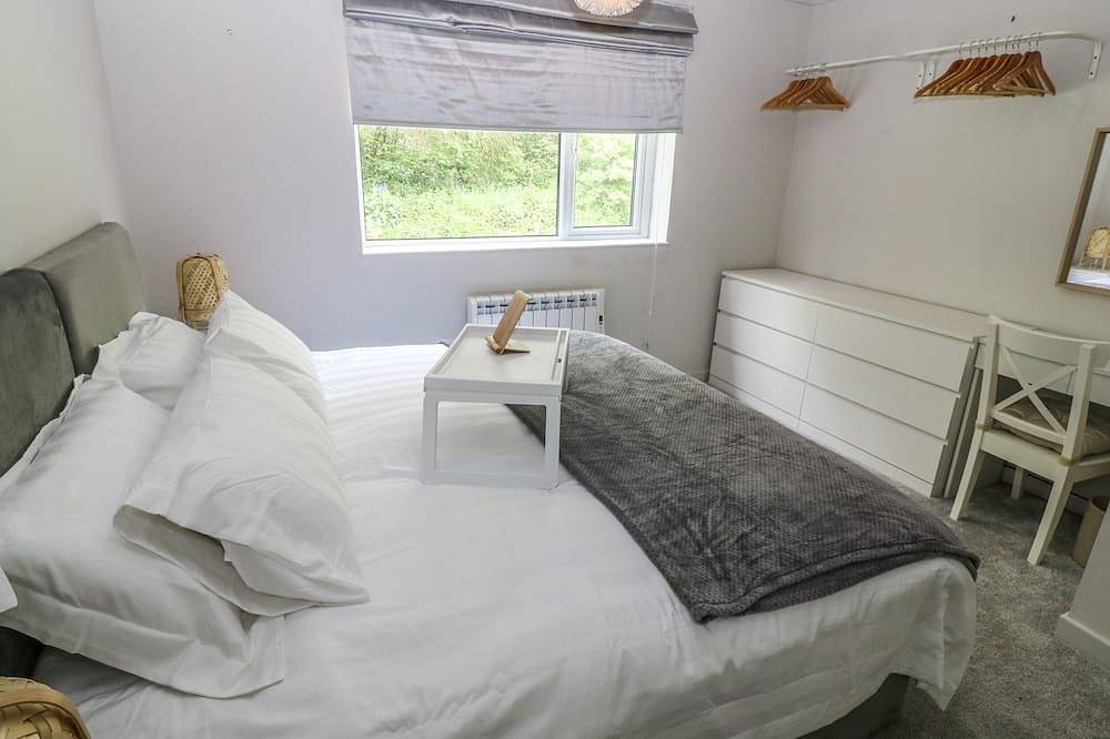 22 Glyn Y Mor, pet friendly, country holiday cottage in Llanbedrog in Llanbedrog, Gwynedd