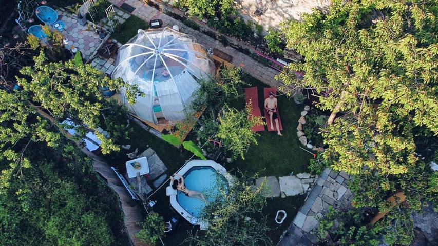 Zelt für 5 Personen, mit Balkon und Whirlpool sowie Terrasse und Garten in Carrara
