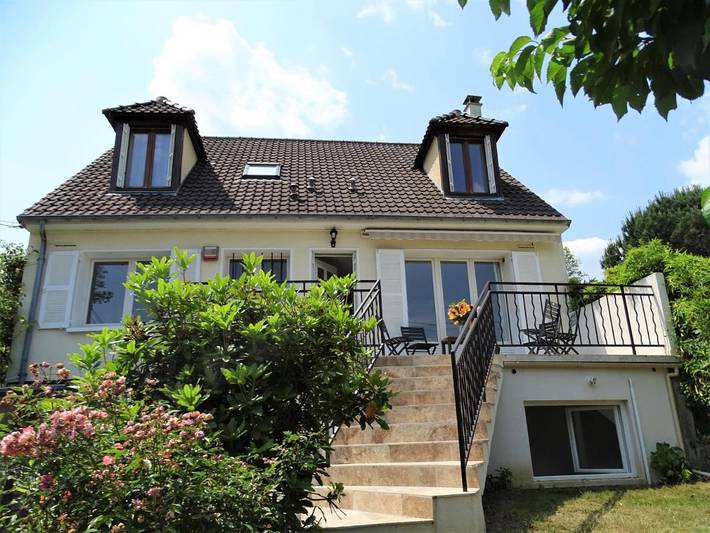 Location de vacances pour 17 personnes, avec Balcon et Terrasse ainsi que Jardin et Vue à Jouy-en-Josas