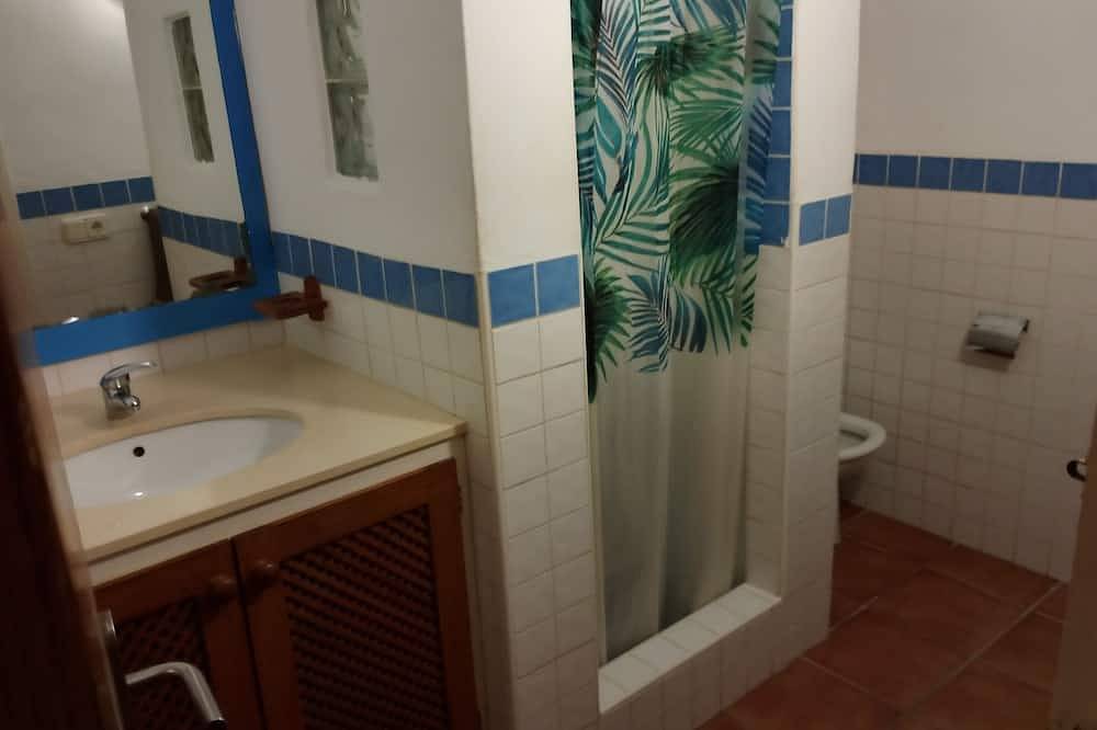 Apartamento entero, Bungalow unifamiliar de 60m2 y terraza de 20m, vistas al mar y piscinas in Cala Tarida, Sant Josep de sa Talaia