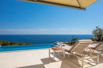 Villa for 10 People in Hvar, Dalmatian Islands, Photo 1