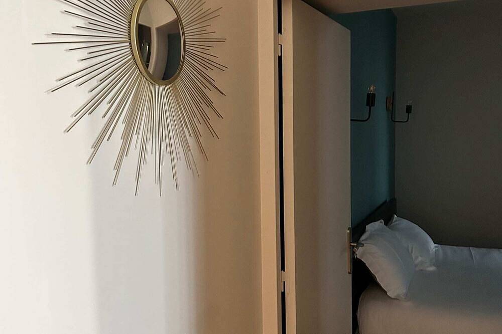 Entire apartment, Apartment 4 persons air-conditioned 1 bedroom + sofa bed Puy de Pourcharet A04 in Châtel-Guyon, Riom region