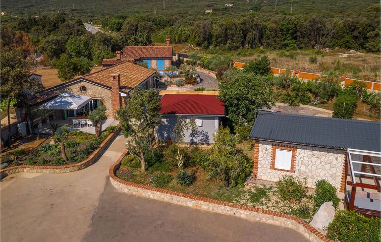 Oase am Meer: Modernes Apartment mit 1 Schlafzimmer, Pool und Terrasse in Strandnähe in Nerezine, Lošinj (Kvarner Bucht)