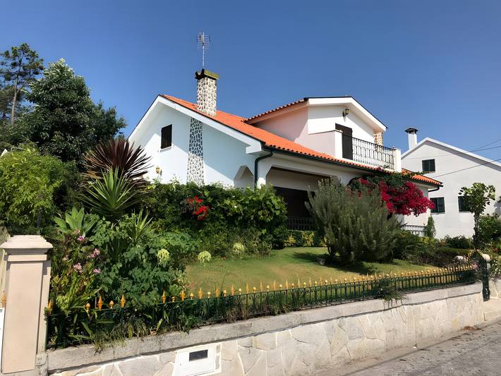 Vivenda Ribeiro: Haus mit Bergblick, privatem Pool und Wlan in Palmeira de Faro e Curvos, Braga Distrikt